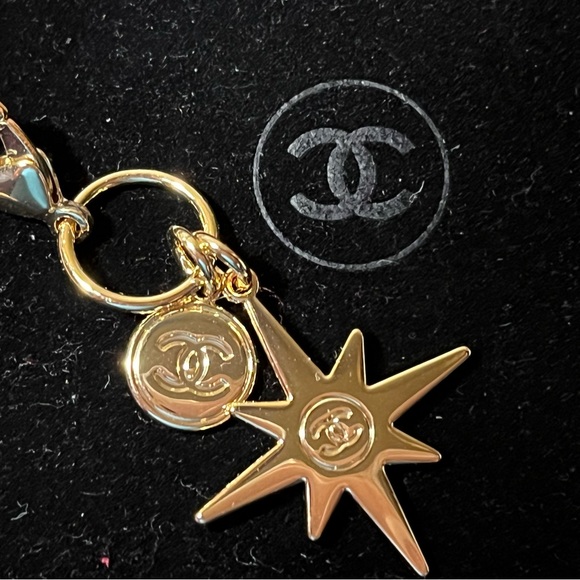 New CHANEL Limited Edition Double Star Charm and Round CC with Clasp - Picture 10 of 11